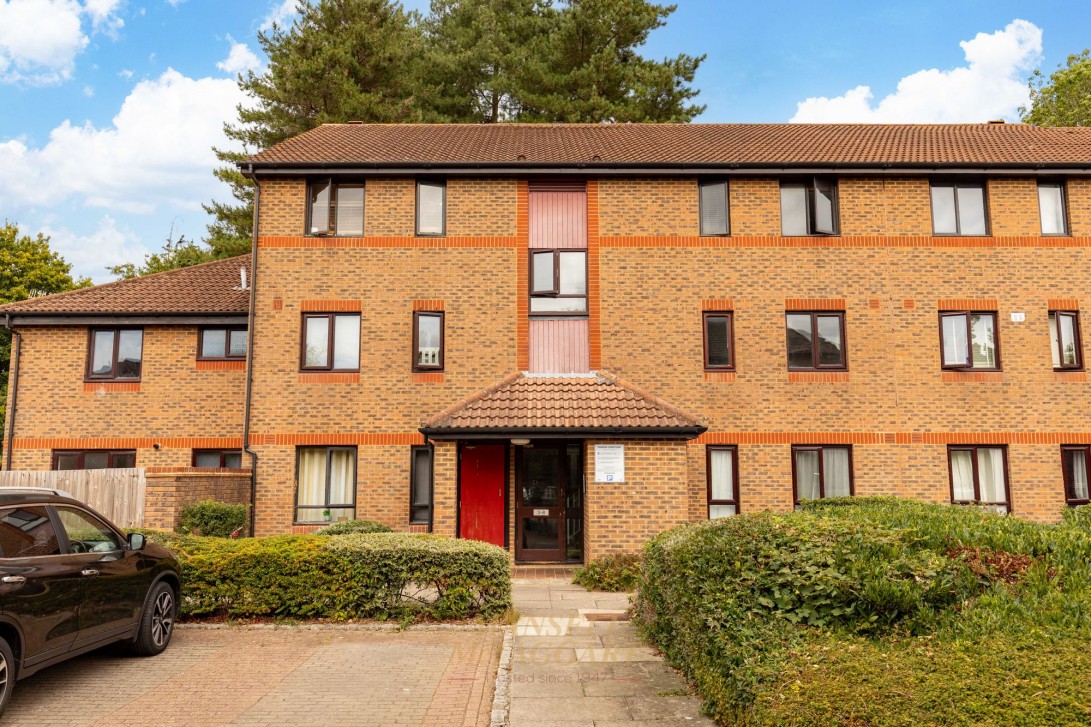 Photo of 6 Oakside Court, Horley