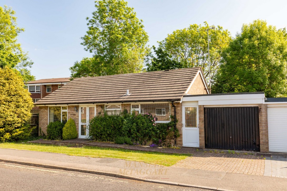 Photo of 25 Longbridge Road, Horley