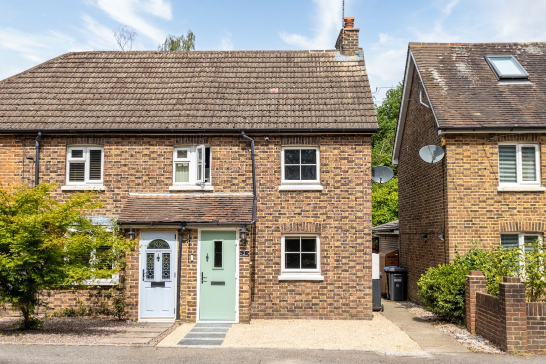 Photo of 2 Halls Cottages Snow Hill, Crawley