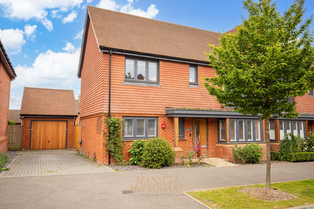 Photo of 10 Bellevue Farm Road, Crawley