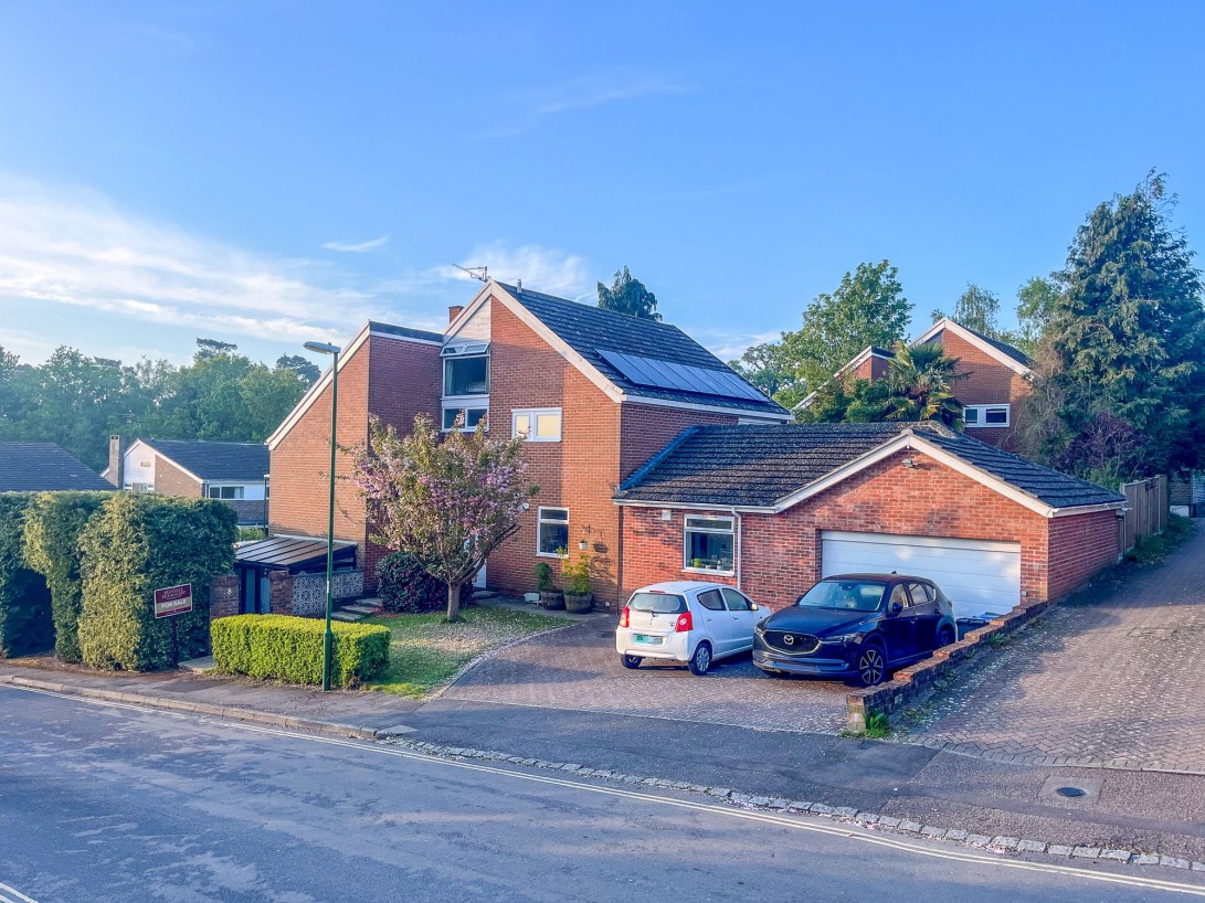 Photo of 8 Fairford Close, Haywards Heath