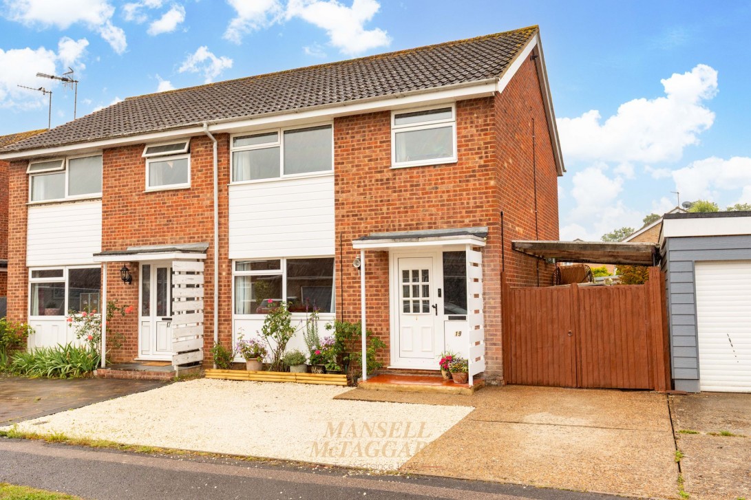 Photo of 19 Westleas, Horley