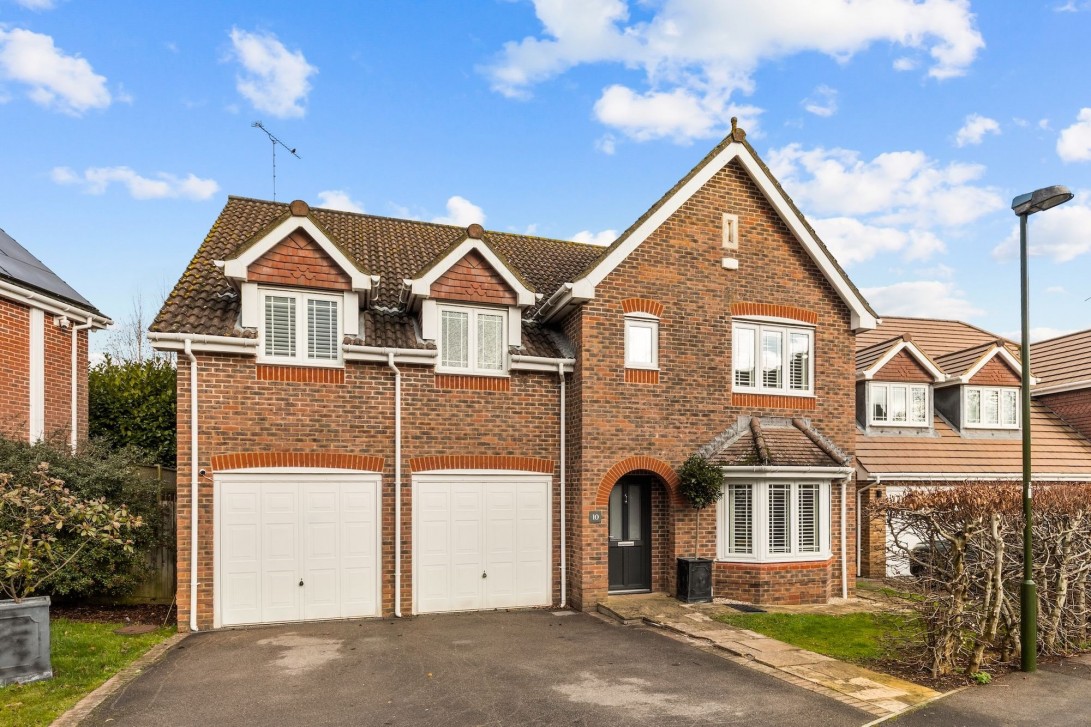 Photo of 10 Six Acres, Horsham