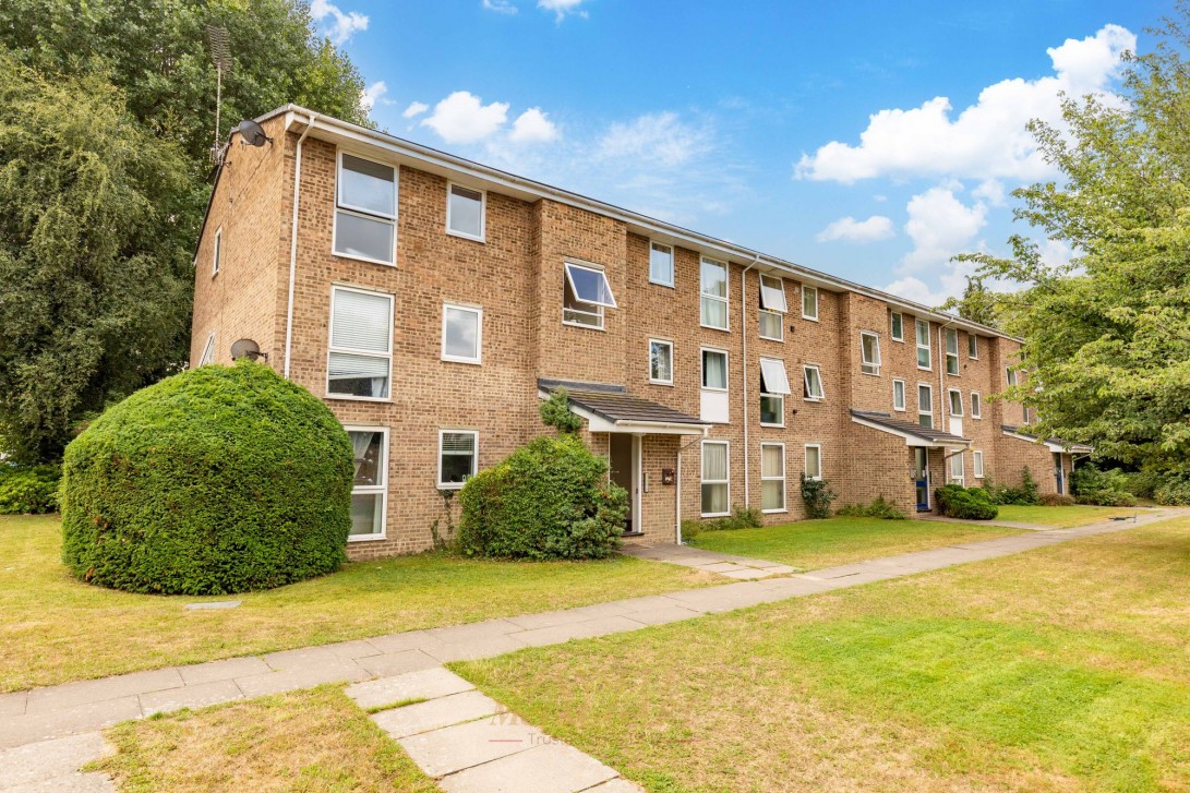 Photo of 1 Carlton Court Sarel Way, Horley
