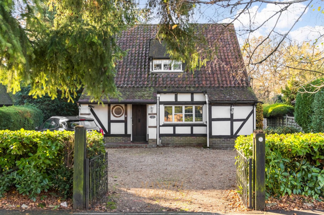 Photo of 20 Ringley Avenue, Horley