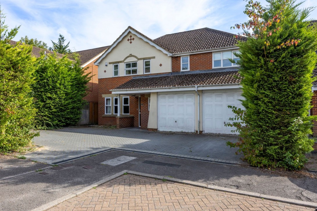 Photo of 11 Abergavenny Gardens, Crawley
