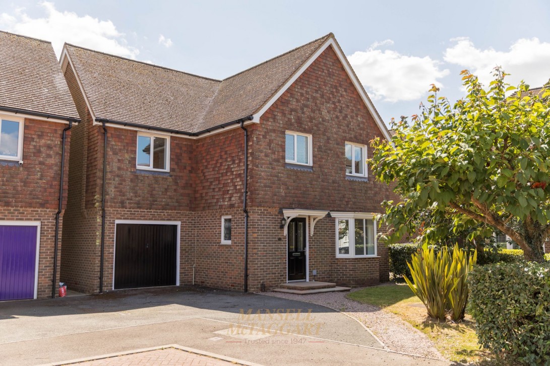 Photo of 12 The Hemsleys, Crawley