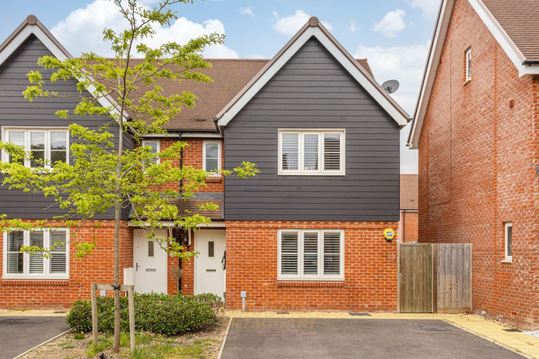 Photo of 16 Rathbone Crescent, Horley