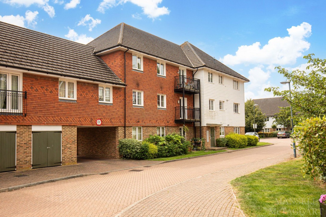 Photo of 121 Albion Way, Edenbridge