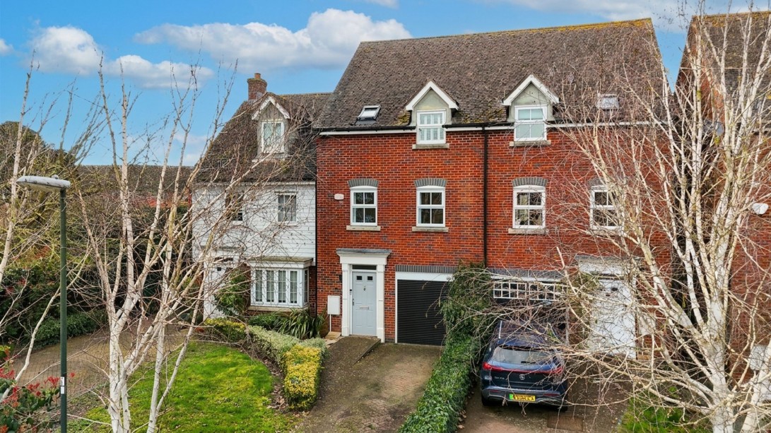 Photo of 2 Saddlers Close, Billingshurst