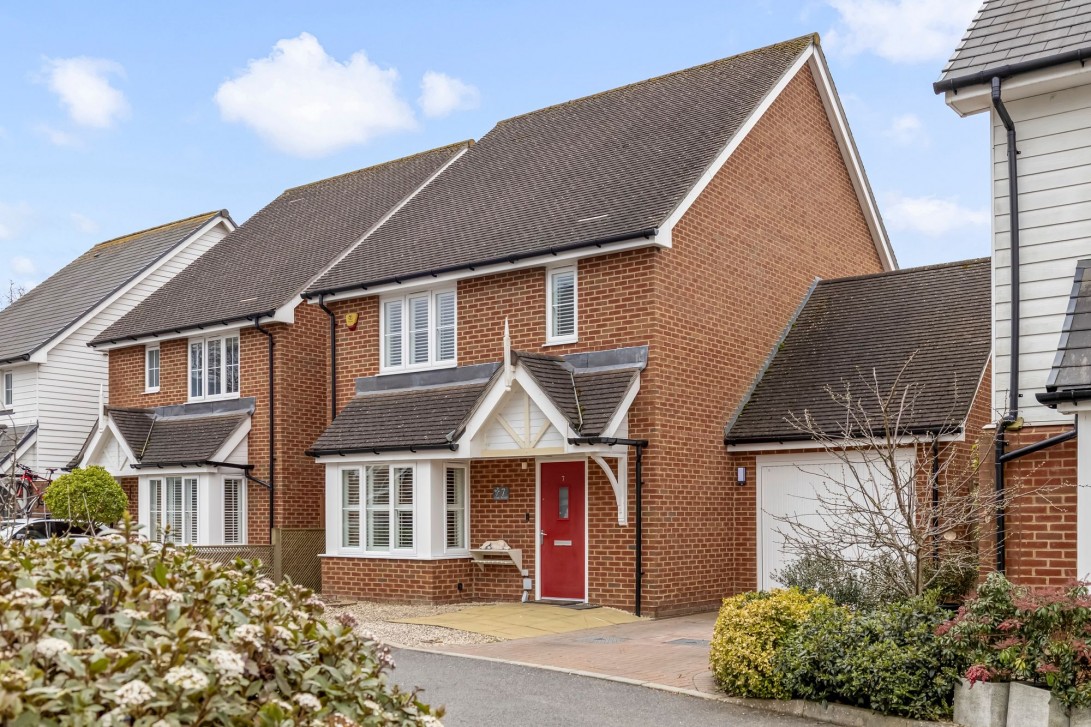 Photo of 7 Oak Road, Billingshurst