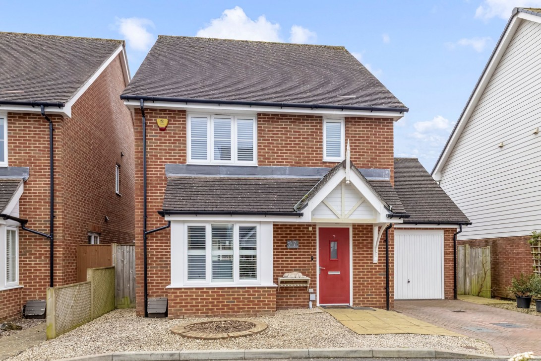 Photo of 7 Oak Road, Billingshurst