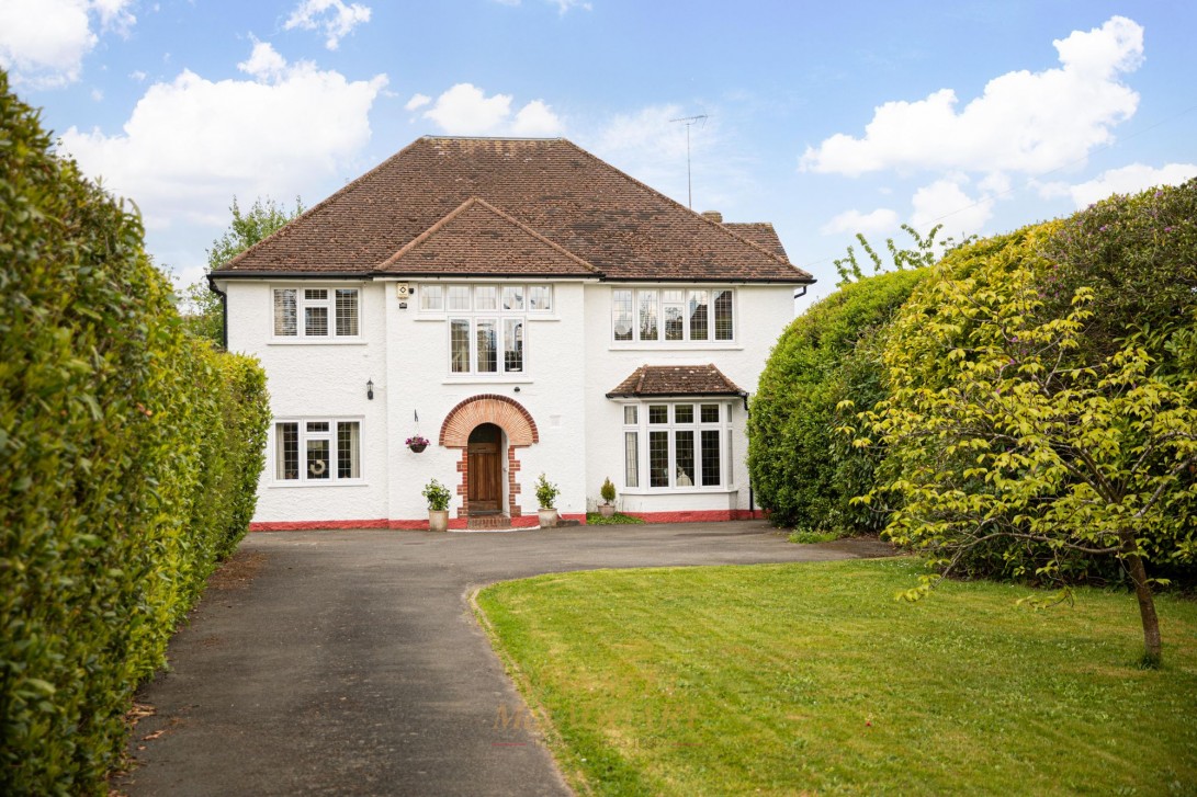Photo of 220 Holtye Road, East Grinstead