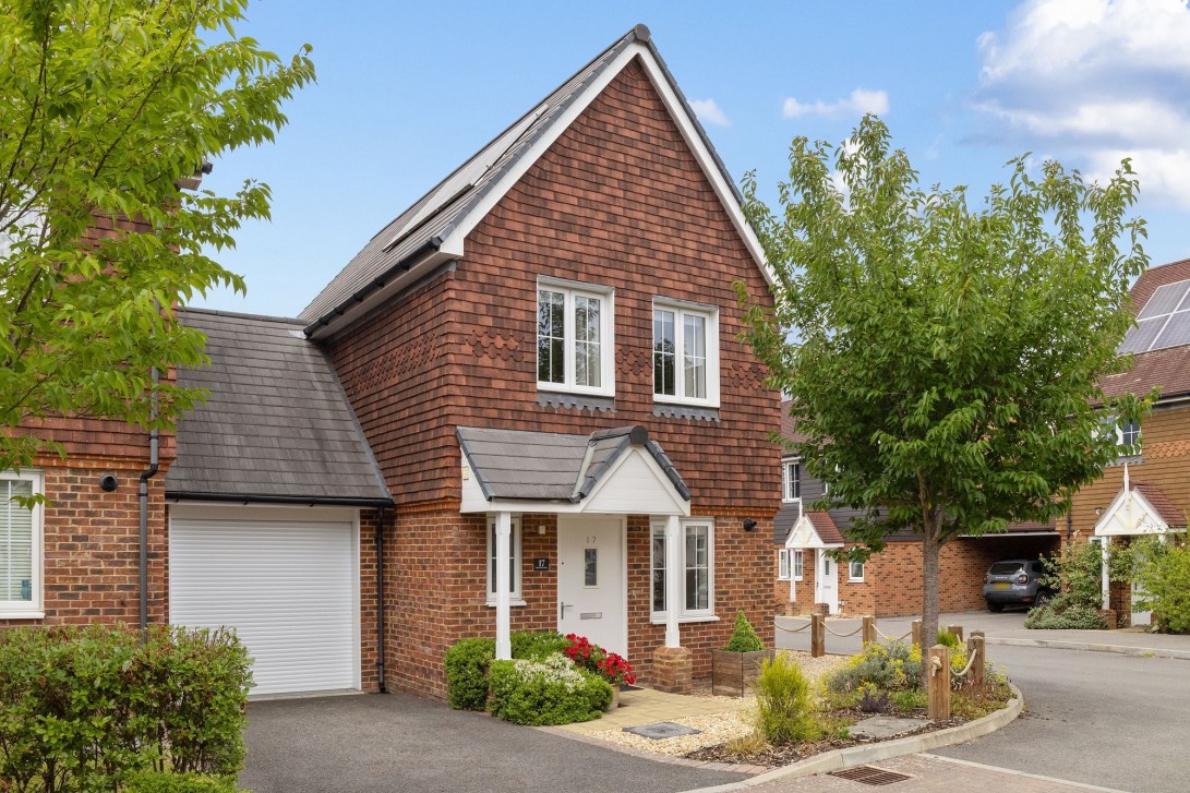 Photo of 17 Hawthorn Way, Billingshurst