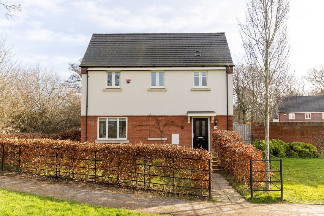 Photo of 10 Riverside Walk, Crawley