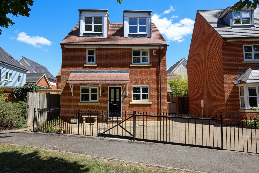 Photo of 7 Snowdrop Close, Burgess Hill