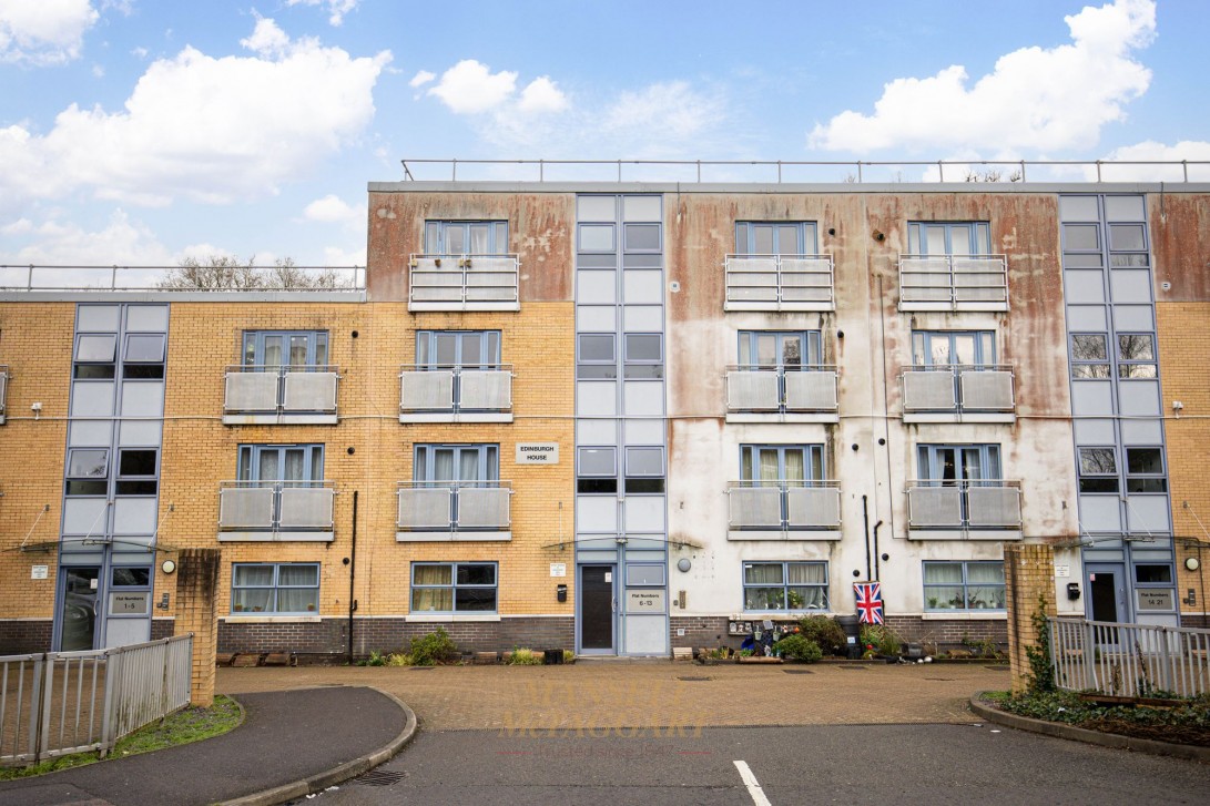 Photo of Flat 8, Crawley