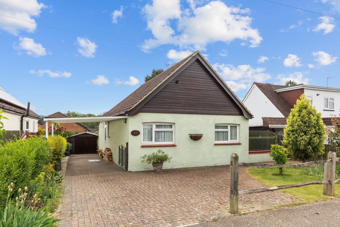 Photo of 25 The Crescent, Horsham