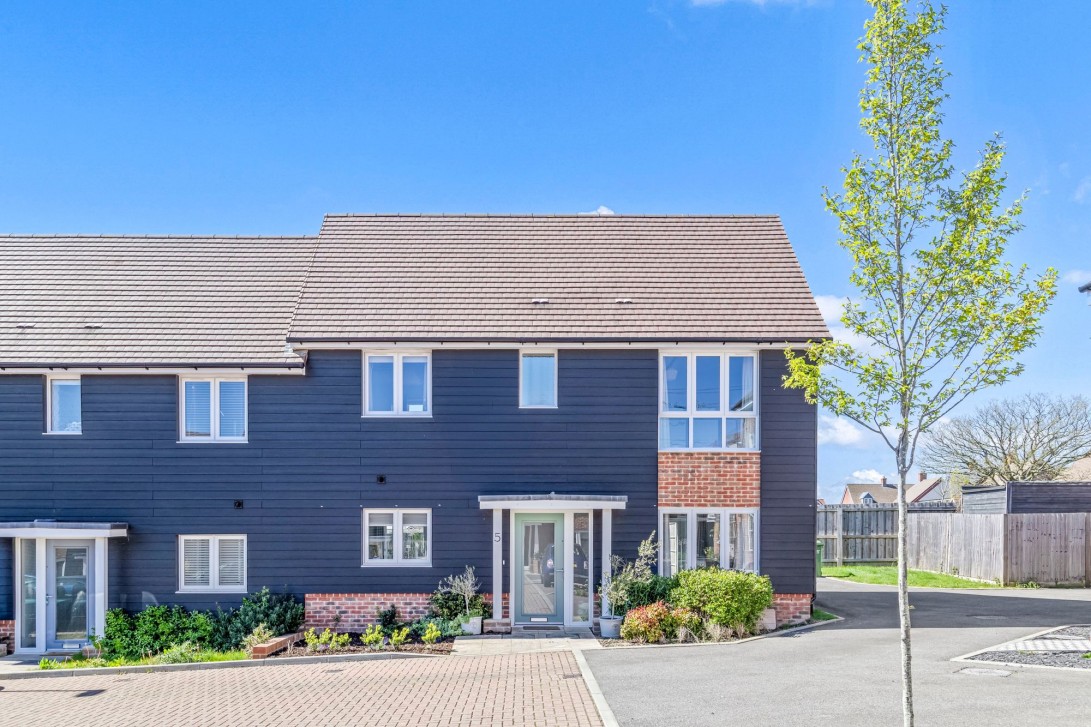 Photo of 5 Hillyfield, Billingshurst