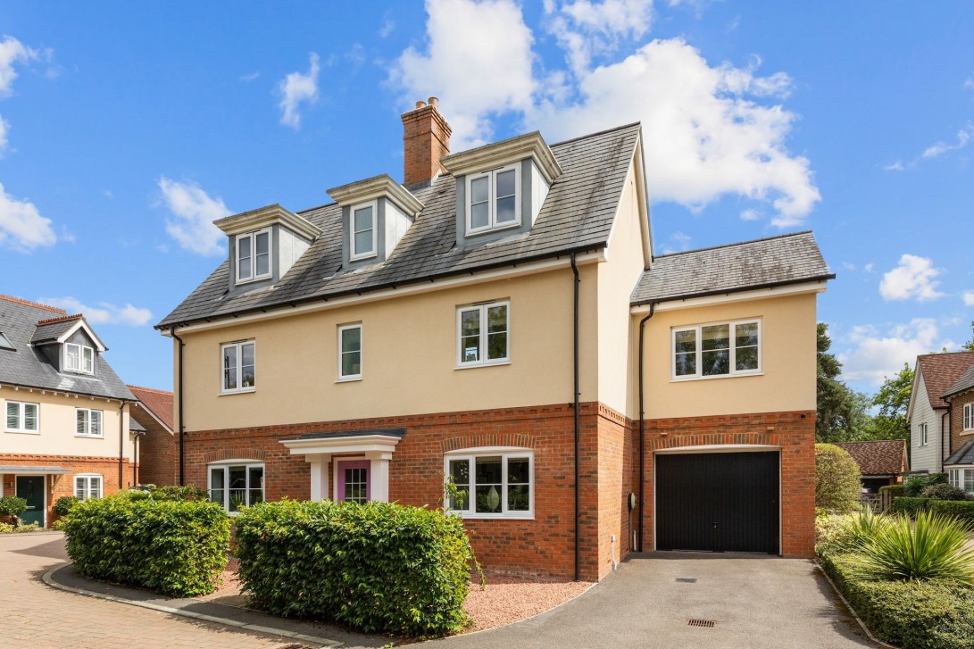 Photo of 19 Cheesmer Way, Horsham