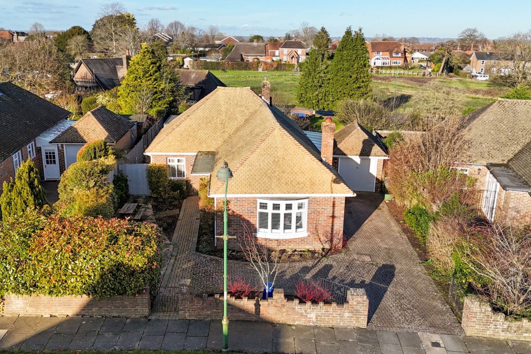 Photo of 16 Cedar Way, Henfield