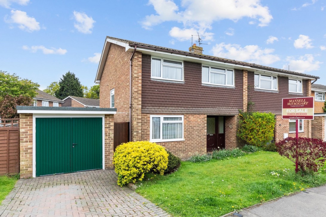 Photo of 34 Woodland Way, Horsham