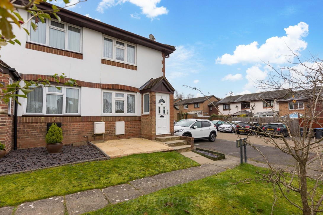 Photo of 8 Pavilion Way, East Grinstead