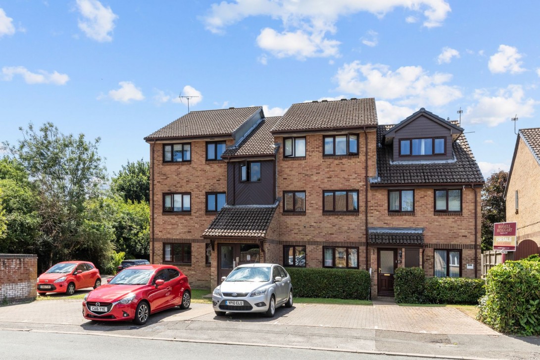 Photo of 34 Manor Fields, Horsham