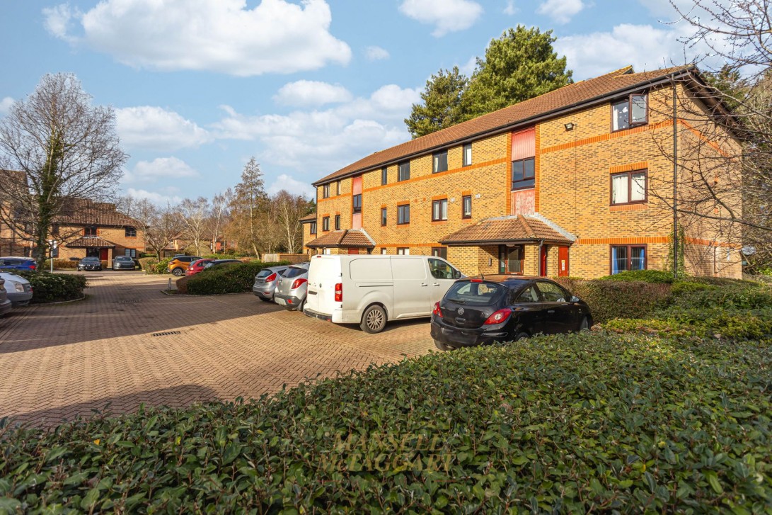 Photo of 9 Oakside Court, Horley
