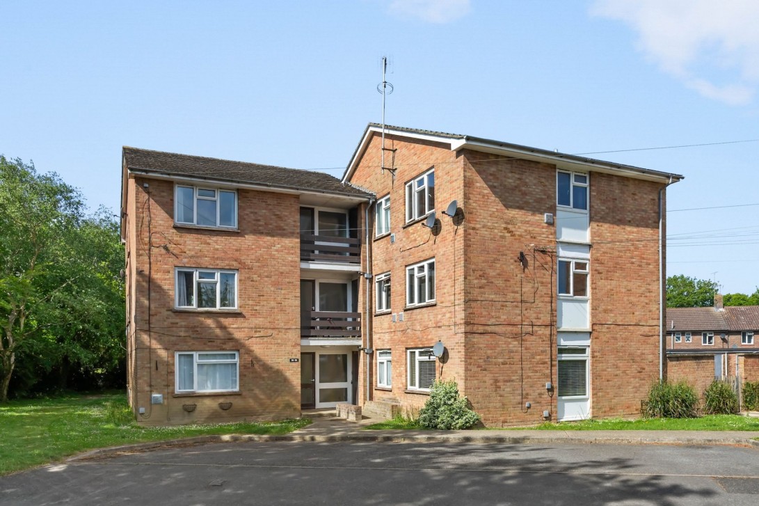Photo of 26 Heath Close, Horsham
