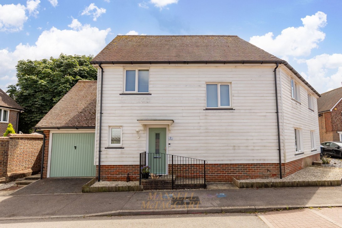 Photo of 7 The Hemsleys, Crawley