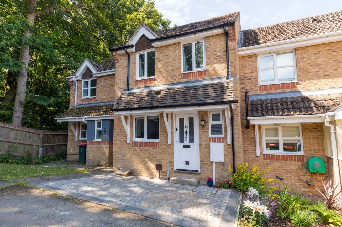 Photo of 19 Bassett Road, Crawley