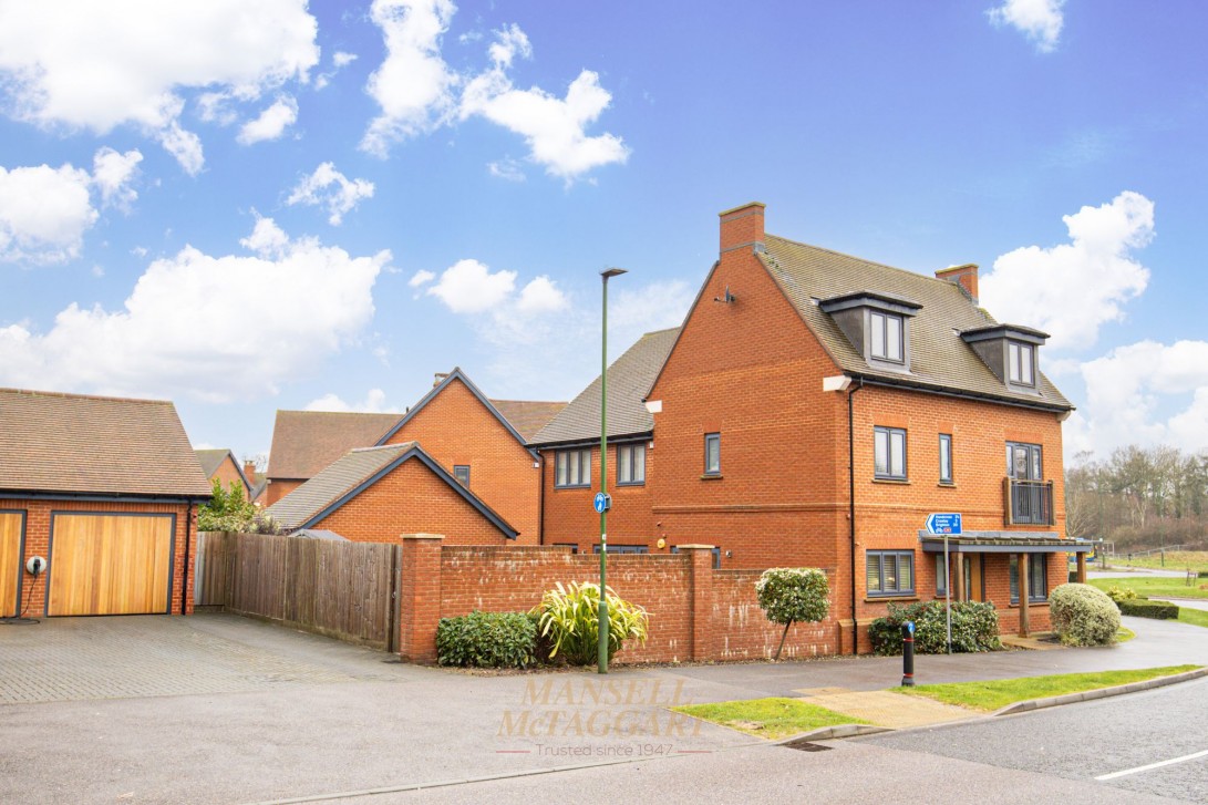 Photo of 2 Bellevue Farm Road, Crawley