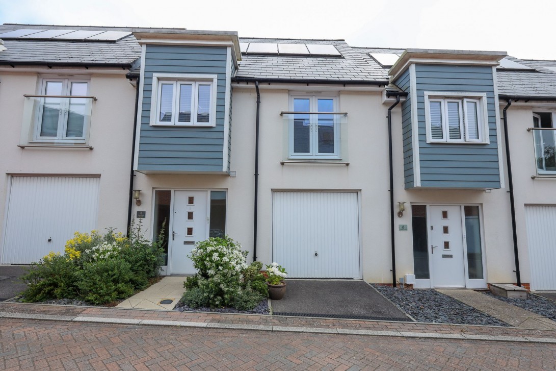Photo of 8 Goldfinch Road, Burgess Hill