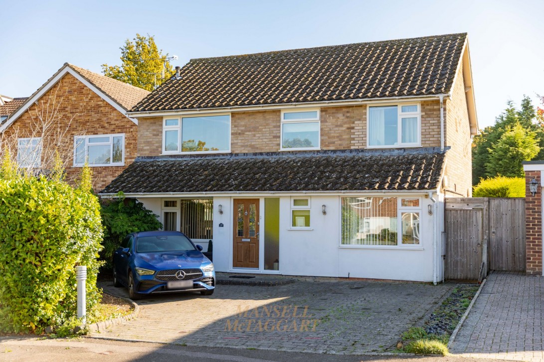 Photo of 19 Warren Close, East Grinstead