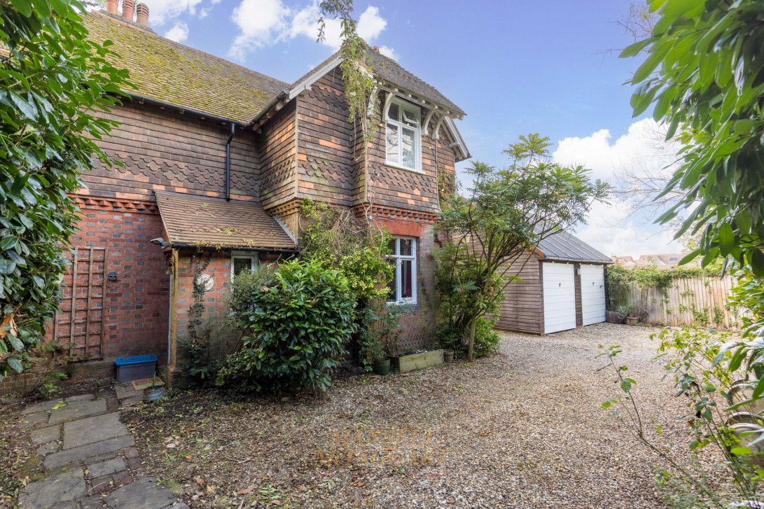 Photo of Cheswick Cottage Meath Green Lane, Horley