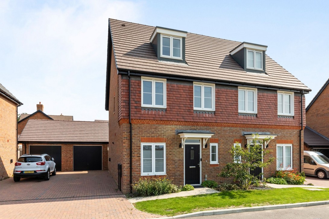 Photo of 28 Moat Road, Horsham
