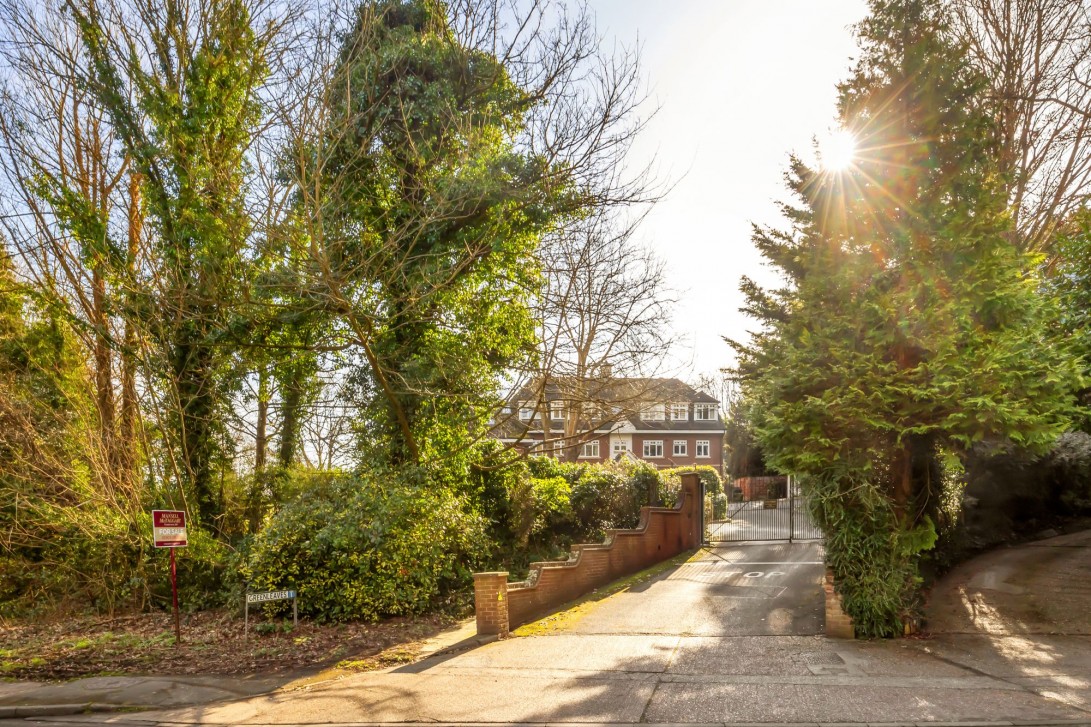 Photo of 1 Greenleaves Clays Hill, Steyning