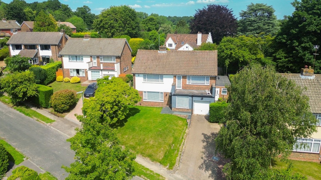 Photo of 21 Weald Rise, Haywards Heath
