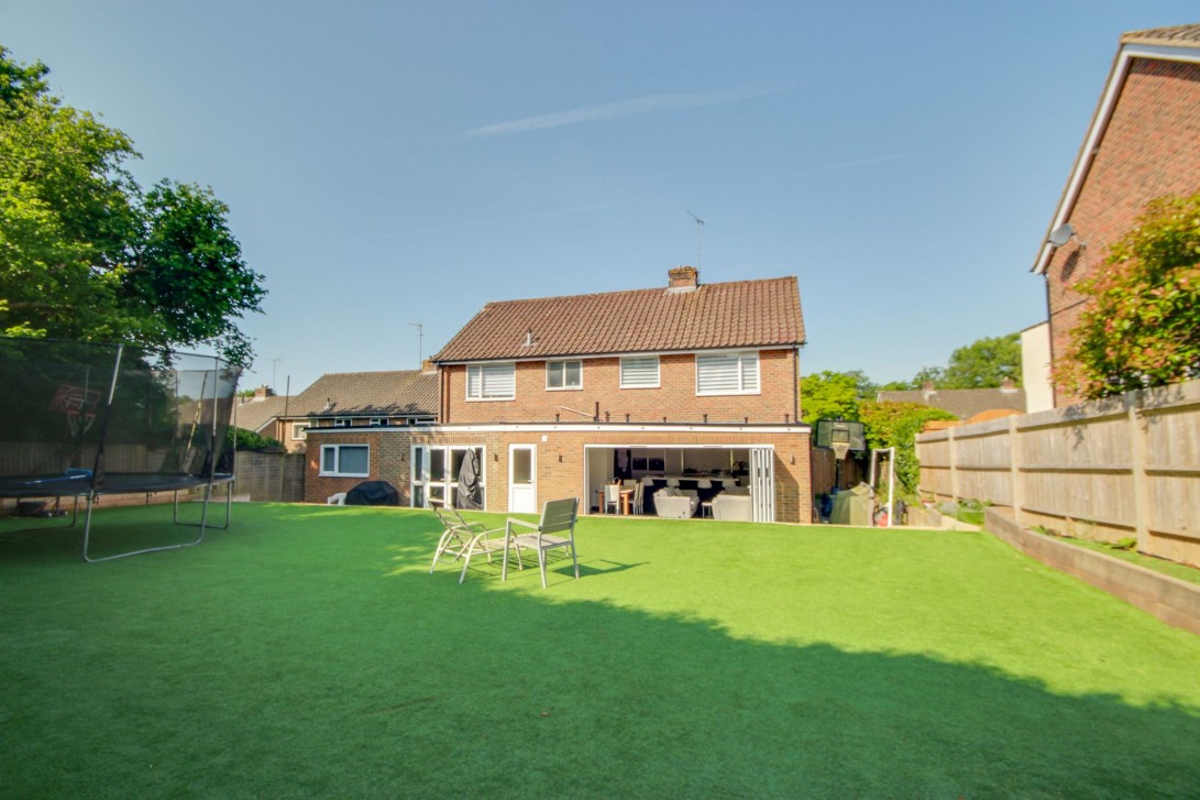 Photo of 21 Weald Rise, Haywards Heath