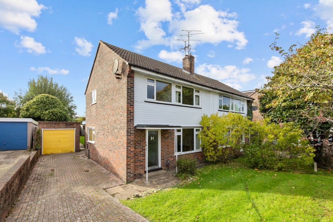 Photo of 84 Farhalls Crescent, Horsham