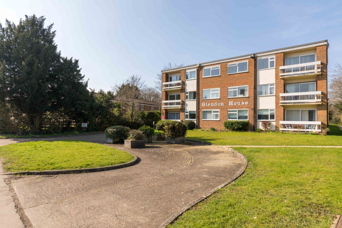 Photo of Flat 9, Crawley
