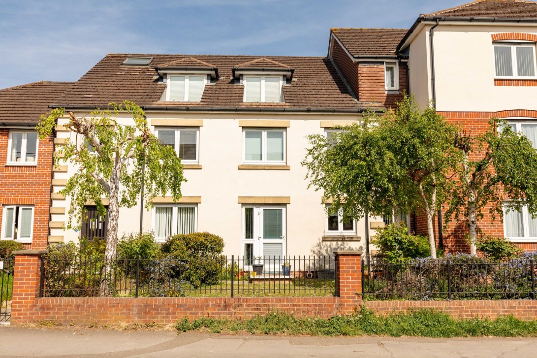 Photo of Flat 9, Crawley