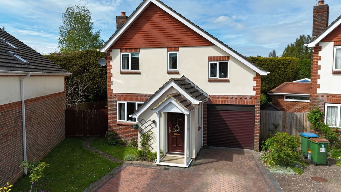 Photo of 7 High Seat Gardens Saxon Close, Billingshurst