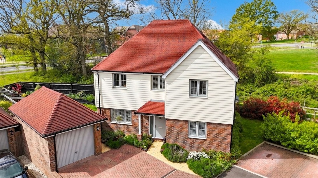 Photo of 19 Dadswell Drive, Billingshurst