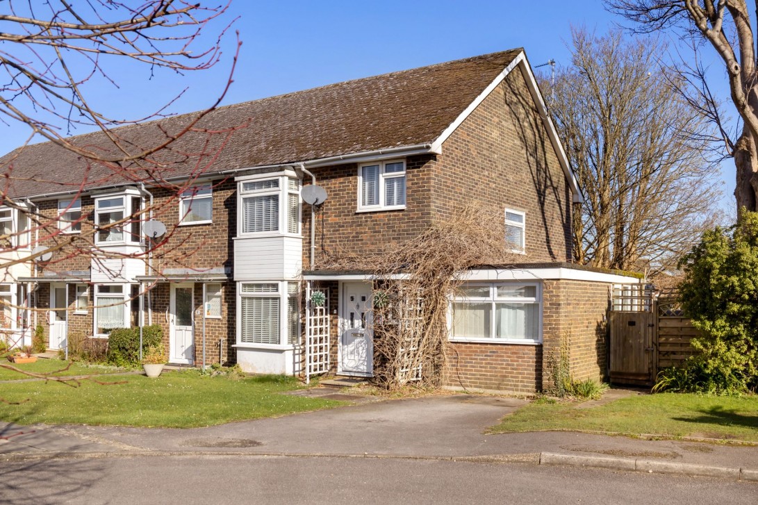 Photo of 22 Manor Close, Pulborough