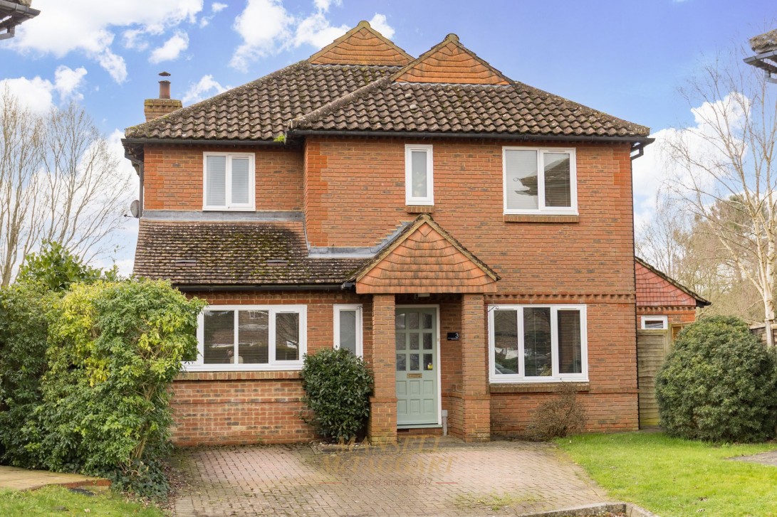 Photo of 3 The Acorns, Horley